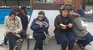 Kent Meydanında Barış İçin Kitap Okudular