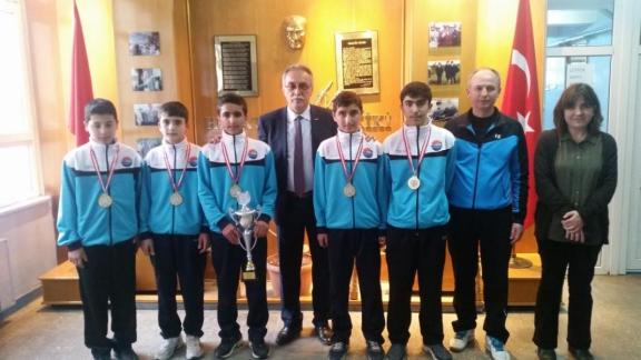 Bafra Atatürk Ortaokulu Yıldız Erkek Badminton Takımı Samsun Birincisi Oldu.