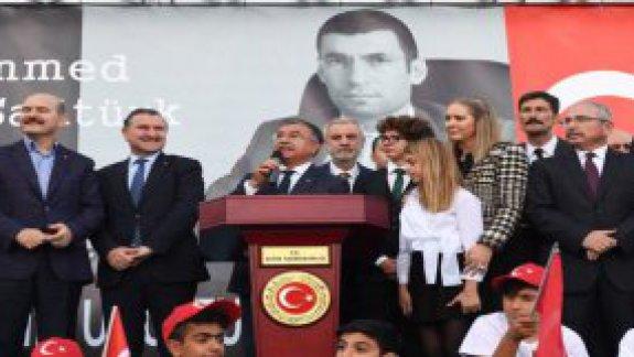 Milli Eğitim Bakanımız Sayın İsmet YILMAZ , Derik´te Şehit Kaymakam Muhammed Fatih Safitürk Anadolu Lisesinin açılışına katıldı.