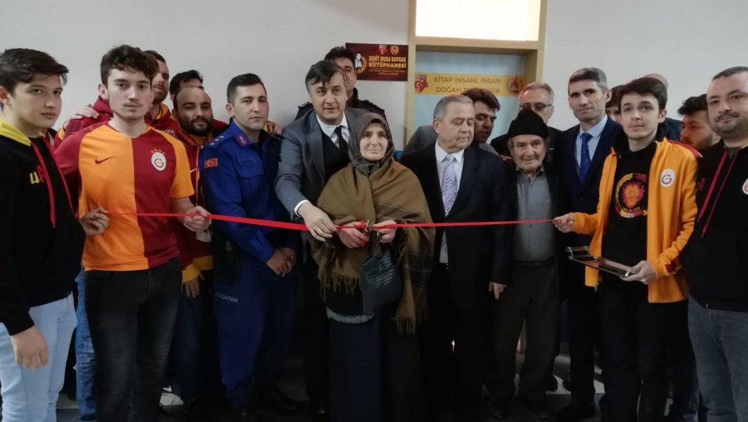 Galatasaray UltrAslan Bafra taraftar grubu aracılığı ile  İlçemiz TOKİ Şehit Mehmet Boşnak İlk-Orta Okuluna Kütüphane Kazandırıldı.