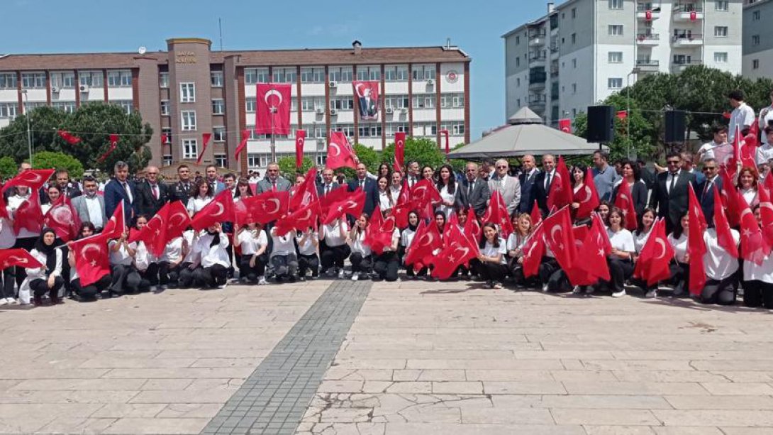 19 Mayıs Atatürk'ü Anma Gençlik ve Spor Bayramı İlçemiz Yeni Kent Meydanında Kutlandı