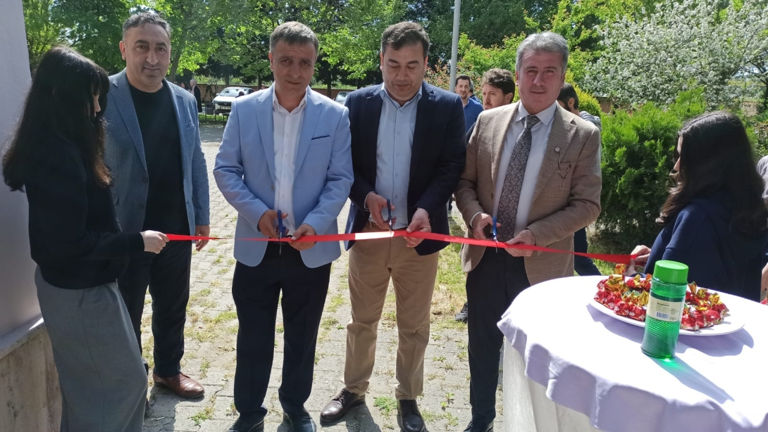 Bafra Kız İmam Hatip Lisesi'nde TÜBİTAK Bilim Fuarı Açıldı